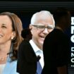 Une affiche de la vice-présidente américaine Kamala Harris et de son colistier Tim Walz, pendant la convention nationale démocrate à Chicago, le 21 août 2024 dans l'Illinois