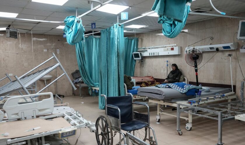 One of Gaza's last functioning hospitals is emptying out as Israeli forces draw near