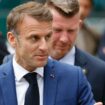 Le président Emmanuel Macron quitte le bureau de vote du Touquet après avoir voté au 1er tour des législatives, le 30 juin 2024 dans le Pas-de-Calais