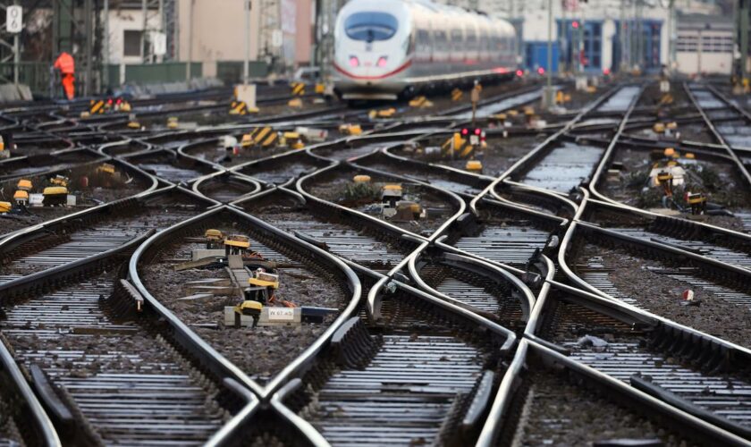 Verkehr: Bund plant mehr Investitionen in Schienen als in Straßen