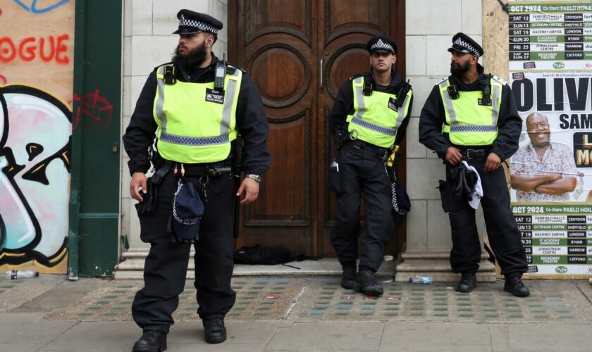 Police officers stand guard during the Notting Hill Carnival parade, in London, Britain, on August 26, 2024. REUTERS/Hollie Adams