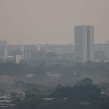 Le Brésil suffoque sous les fumées des incendies, Lula en appelle à l’aide internationale