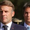 Le président Emmanuel Macron (à gauche) et le Premier ministre démissionnaire Gabriel Attal le 25 août 2024 à Paris