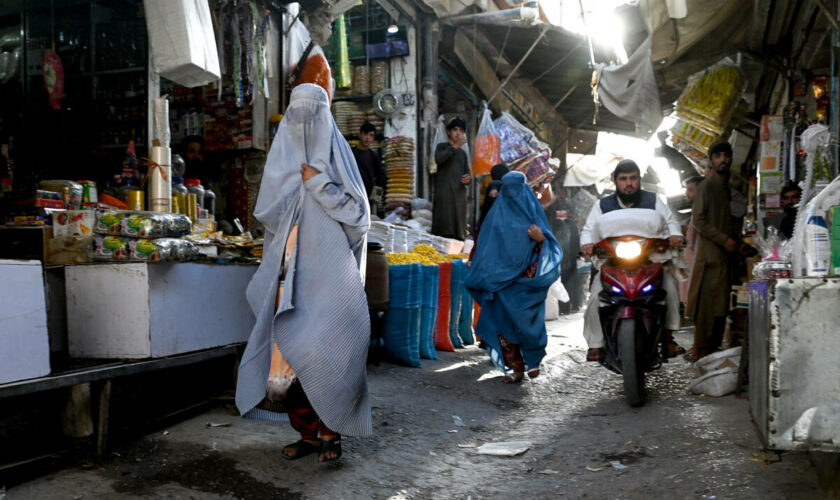 « Ma voix n’est pas interdite » : des Afghanes défient une nouvelle loi en se filmant en train de chanter