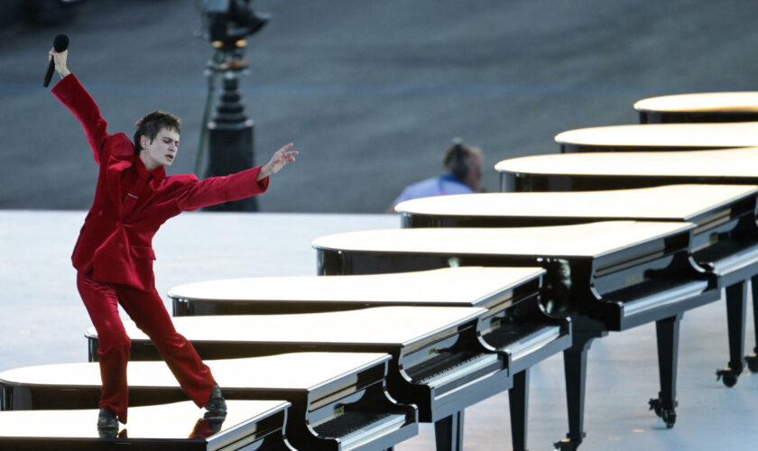 Jeux paralympiques : Christine and the Queens reprend Édith Piaf à sa manière lors de la cérémonie d’ouverture