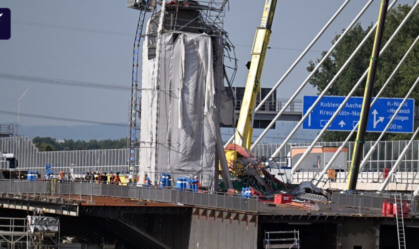 Unfall an Leverkusener Brücke: Ein Toter und sechs Verletzte