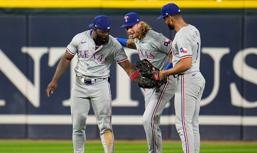 Rangers' Travis Jankowski makes incredible leaping catch to rob game-winning homer from White Sox