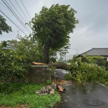 Japon : le typhon Shanshan, extrêmement puissant, frappe l’île de Kyushu