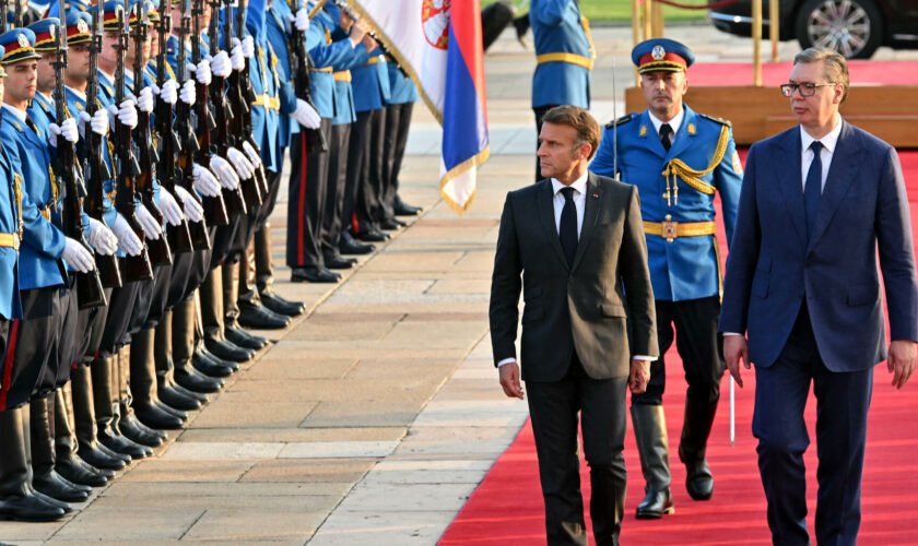 Visite d’Emmanuel Macron en Serbie : Belgrade achète 12 avions Rafale à la France