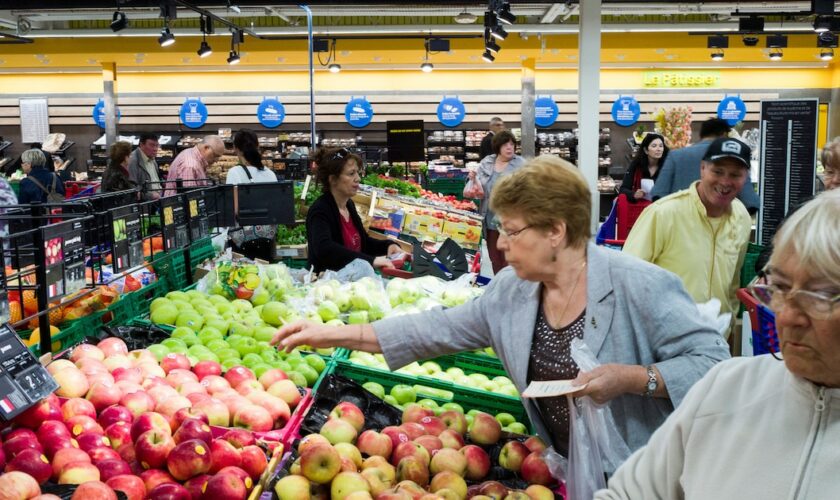 L'inflation en France a nettement ralenti en octobre, avec une hausse des prix en glissement annuel de 0,6% contre encore 0,9% en septembre, soit le niveau le plus bas depuis novembre 2009, selon des chiffres publiés par l'Insee.