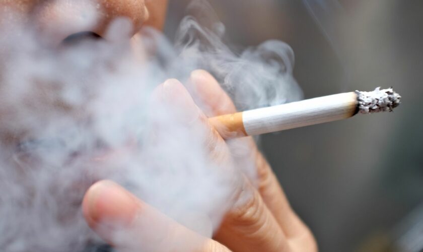 Outdoor smoking ban 'sensible approach' to help people stop habit, minister says