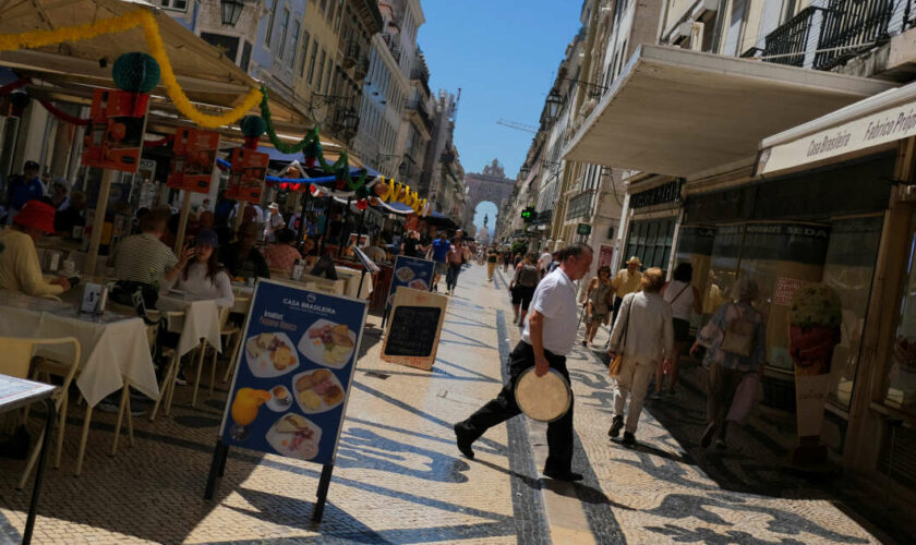 Au Portugal, des restaurants pratiquent des prix différents pour les locaux et les touristes