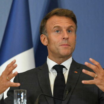 Non, il n’y a ni coup de force ni déni de démocratie dans l’attitude de Macron