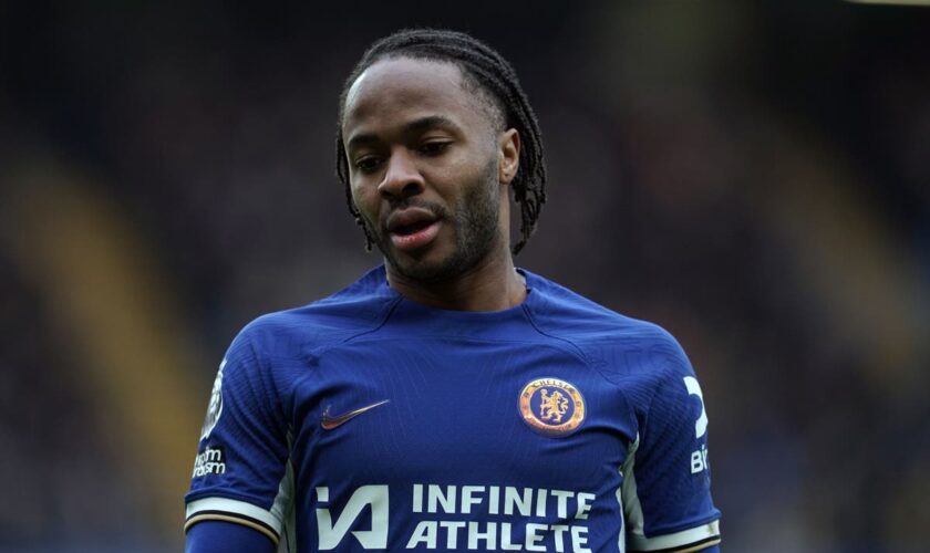 Raheem Sterling completes late deadline day loan move to Arsenal