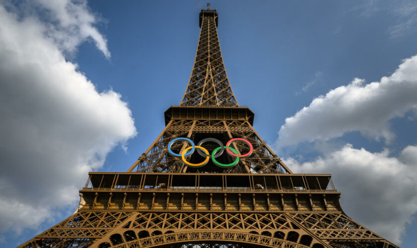 JO Paris 2024 : la Tour Eiffel va conserver ses anneaux olympiques, suite à un choix d’Anne Hidalgo