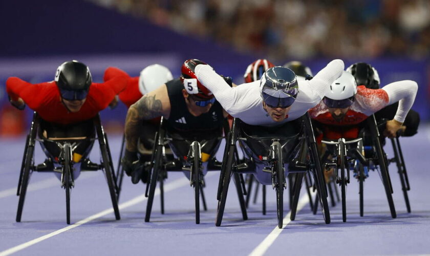 Jeux paralympiques 2024 : ultrafavori sur les longues distances, le coureur en fauteuil suisse Marcel Hug perd son titre sur 5 000 m