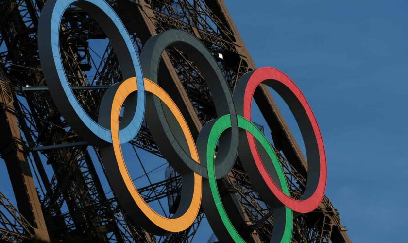 Les anneaux olympiques et la tour Eiffel “mariés” pour la vie