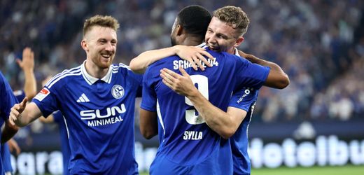 2. Fußball-Bundesliga: Schalke 04 gewinnt, Klose verliert kit dem 1. FC Nürnberg