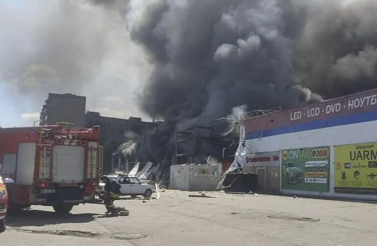 Al menos 14 muertos en un ataque ruso contra un supermercado en Donetsk