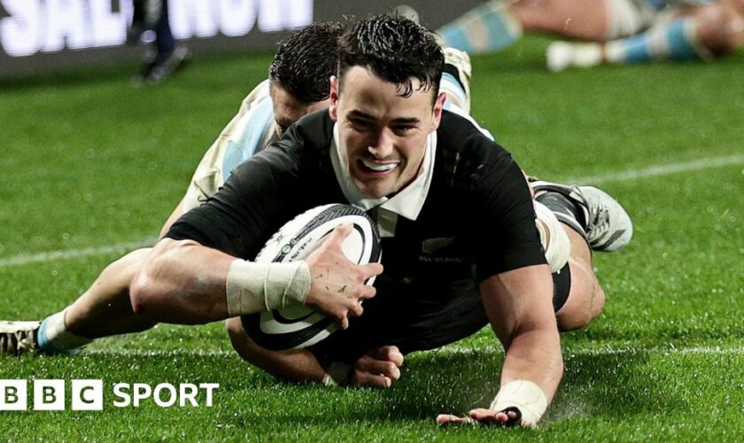 Will Jordan scores a try for New Zealand against Argentina