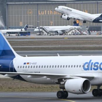 Der mit Verdi abgeschlossene Tarifvertrag bei der Lufthansa-Tochter Discover empört andere Gewerkschaften. (Archivbild) Foto: Ar