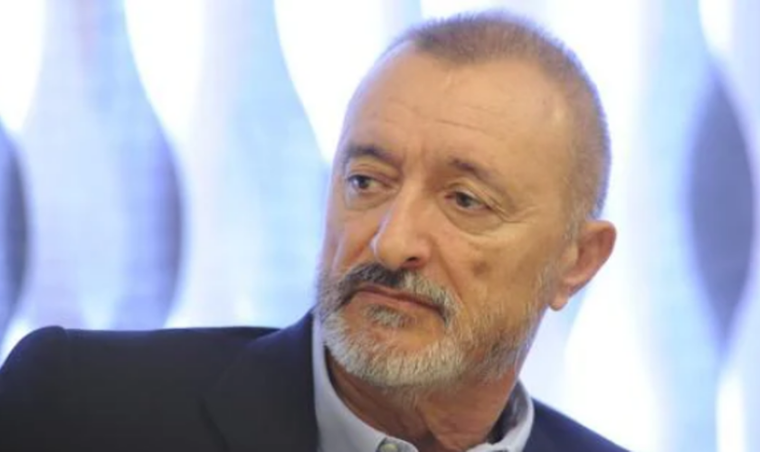 Arturo Pérez-Reverte dice lo que muchos piensan sobre estas señales de tráfico: «Sin estas imprescindibles traducciones»