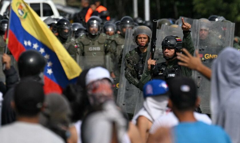 Au Venezuela, Nicolas Maduro lance la répression contre les manifestants