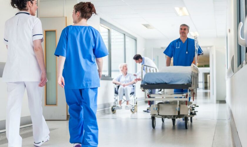 Au centre hospitalier de Brest, un «mur de la honte» dénonce les temps d’attente à rallonge des patients