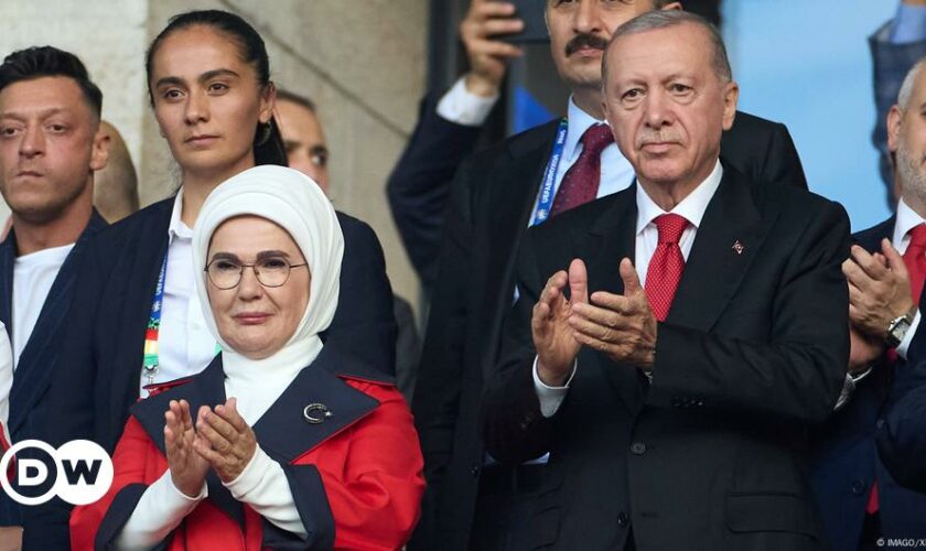 Aufatmen in Berlin nach brisantem Spiel Türkei - Niederlande