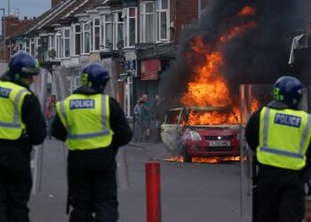 Ausschreitungen in Großbritannien: Mehr als 90 Festnahmen bei Protesten von Rechtsradikalen