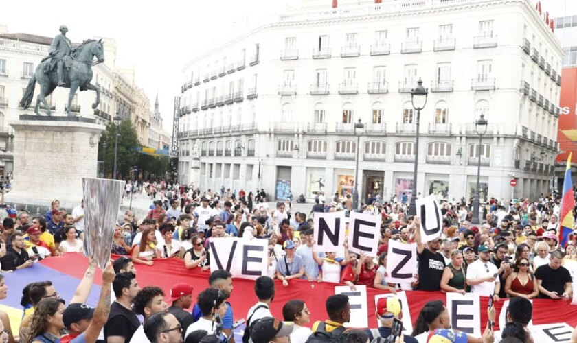 Ayuso moviliza al PP de Madrid para liderar la protesta contra Maduro en la Puerta del Sol