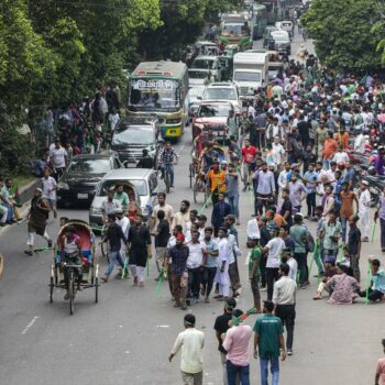 Bangladesh: Protesters attack supporters of ex-PM Hasina