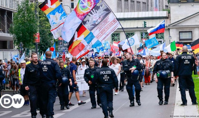 Berlin: Thousands march in COVID-19 pandemic skeptic protest