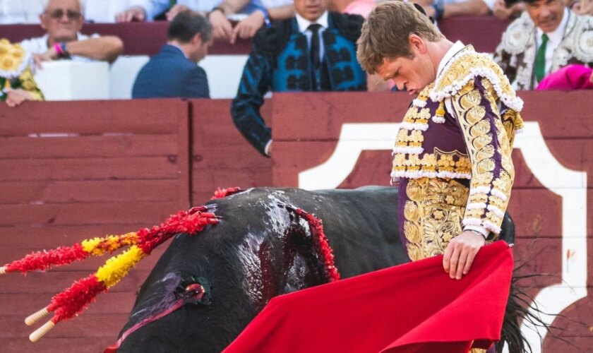 Borja Jiménez, del temple al arrebato, a hombros en Tarazona