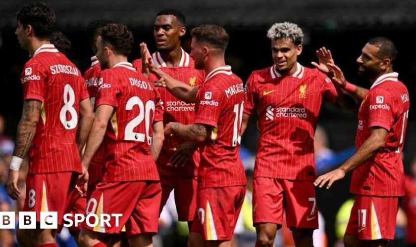 Liverpool boss Arne Slot gives instructions to Diogo Jota during the 2-0 win at Ipswich Town.