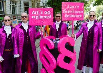 CSD in Hamburg: Bilder vom Christopher Street Day und der Pride-Parade durch die Stadt