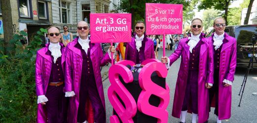 CSD in Hamburg: Bilder vom Christopher Street Day und der Pride-Parade durch die Stadt