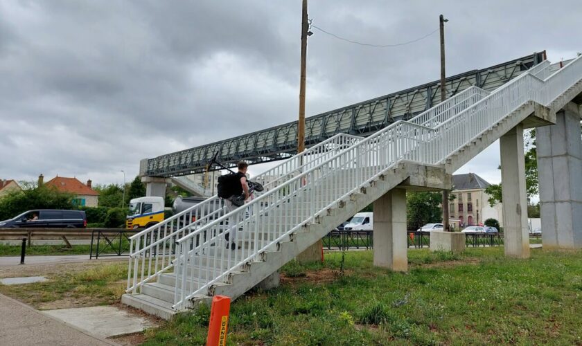 « Ça va nous changer la vie ! » : à Trappes, la passerelle de la N 10 va enfin être équipée d’ascenseurs