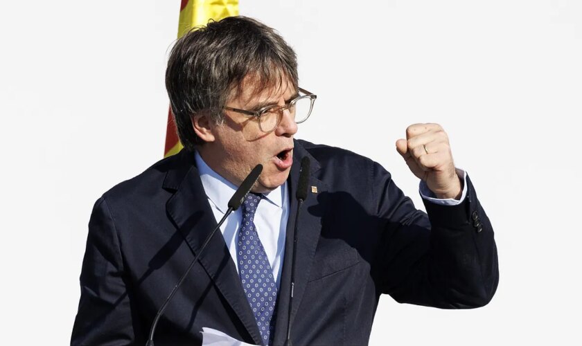 Carles Puigdemont reaparece en redes sociales, afirma estar ya en Waterloo, y advierte de que "nunca ha tenido la voluntad de entregarse"