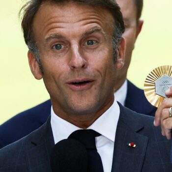 «Cette médaille d'or est pour la nation» : Emmanuel Macron dédie une médaille aux Français