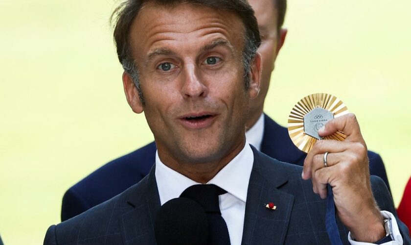 «Cette médaille d'or est pour la nation» : Emmanuel Macron dédie une médaille aux Français