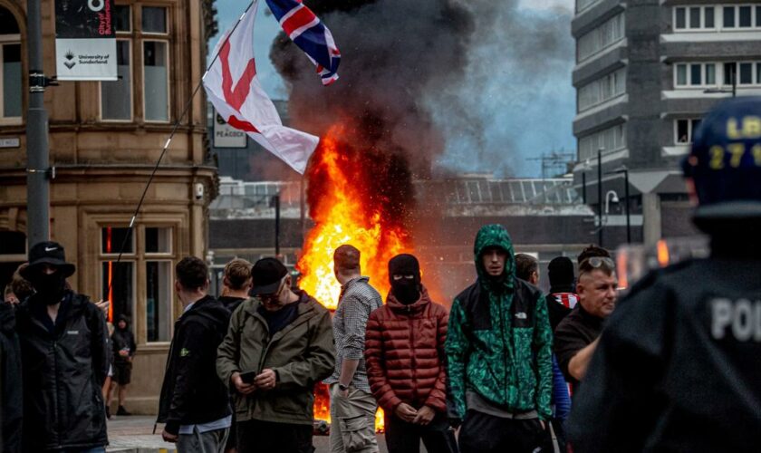 Cette semaine d’émeutes antimigrants qui a traumatisé le Royaume-Uni