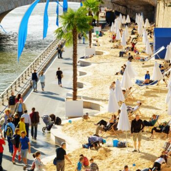 Chaque année, cet habitant de Saint-Tropez part en vacances trois semaines à Paris Plages