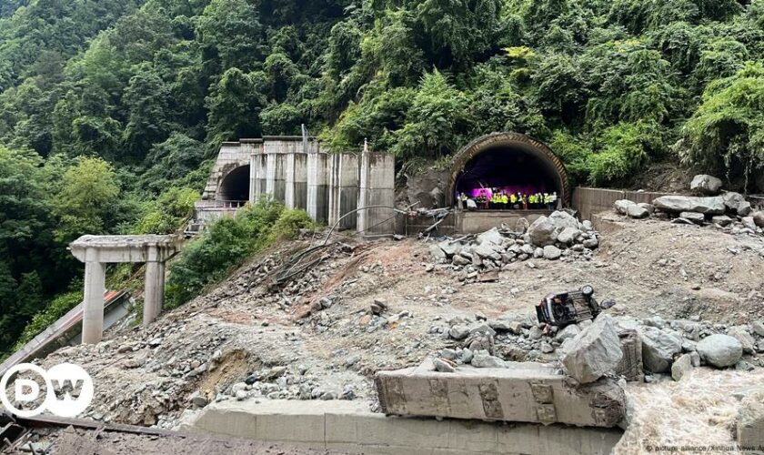 China hit by second bridge collapse in a month