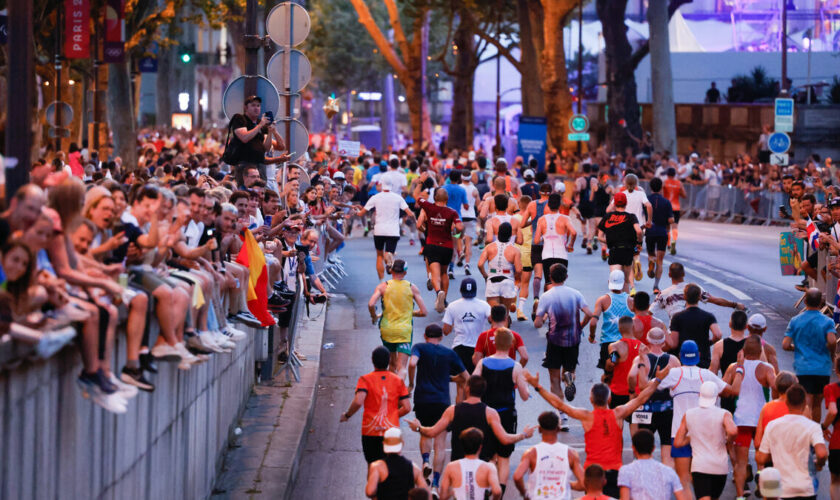 Clameurs, adrénaline et vomis : le Marathon pour tous de l’intérieur