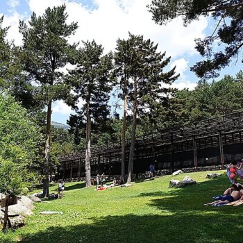 Denuncian el 'enchufe' laboral de la hija de un concejal del PSOE en las piscinas de Cercedilla: "Ha sido descarado"