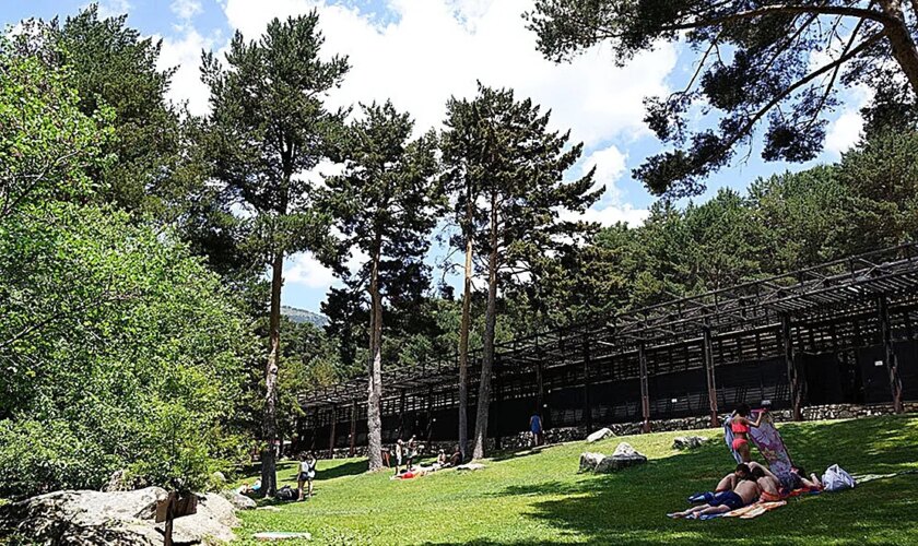 Denuncian el 'enchufe' laboral de la hija de un concejal del PSOE en las piscinas de Cercedilla: "Ha sido descarado"