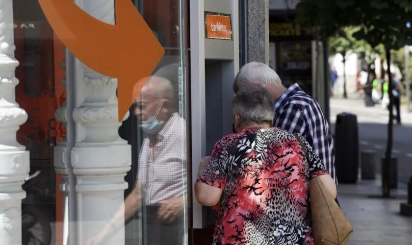 Desarticulada una banda que hurtó hasta 100.000 euros al descuido en sucursales bancarias