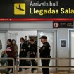 Destruyen el pasaporte en pleno vuelo: así entran a diario cientos de irregulares en Madrid procedentes de Casablanca