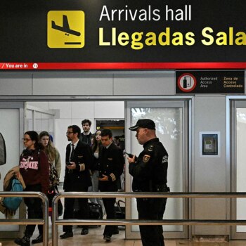 Destruyen el pasaporte en pleno vuelo: así entran a diario cientos de irregulares en Madrid procedentes de Casablanca